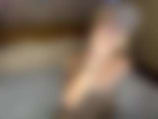 Live cam show with LaraKonzen - Petite on UwU Esports