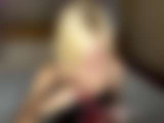 Live cam show with LaraKonzen - Skinny on SxyPornLive