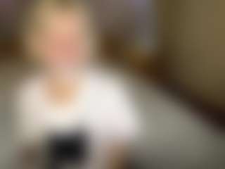 Live cam show with LaraKonzen - Skinny on TottyGirls
