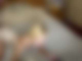 Live cam show with LaraKonzen - Striptease on milfzrlive.com