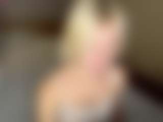 Live cam show with LaraKonzen - Skinny on Camsoda