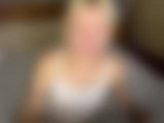 Live cam show with LaraKonzen - Submissive on sexylive.show