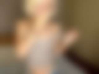 Live cam show with LaraKonzen - Lean on Camsoda