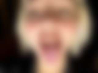 Live cam show with LaraKonzen - Submissive on xDating