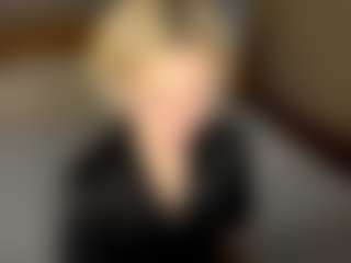 Live cam show with LaraKonzen - Lean on xDating