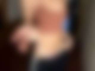 Live cam show with LaraKonzen - Lean on Camming Site