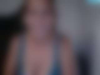 Live cam show with LipSauce - Gamer MILF on Camsoda