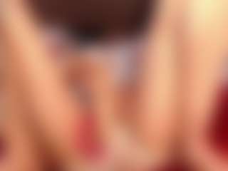 Live cam show with Chloe-Brm - Petite on Camsoda