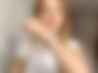Live cam show with EdnaDellapina - New Petite on Livezox