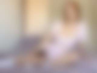 Live cam show with EdnaDellapina - Flashing on madthumbs