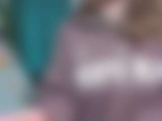 Live cam show with KarisaMaybee - Shaved Pussy on Livezox