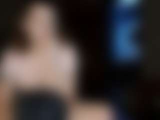 Live cam show with KittyWillsey - Average on CamClone