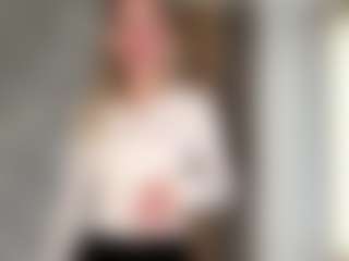 Live cam show with MaxieBevil - Blonde Hair on Camversity