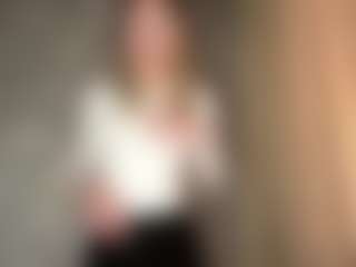 MaxieBevil's Live Sex Cam Show