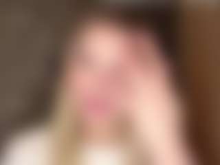 Live cam show with MaxieBevil - Smoking on madthumbs
