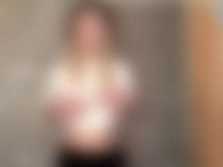 MaxieBevil's Live Sex Cam Show