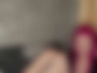 Live cam show with MaxieBevil - Middle Aged on StripNow
