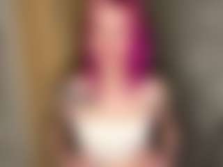 Live cam show with MaxieBevil - Blonde Hair Middle Aged on AdultVida.com
