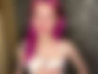 Live cam show with MaxieBevil - Blue Eyes on StripNow