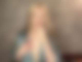 Live cam show with MaxieBevil - Blonde Hair College on xplaylive.com