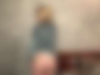 Live cam show with MaxieBevil - College Big Tits on xplaylive.com