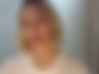 Live cam show with TeressaEstabrooks - Blue Eyes on TeamSkeetLive