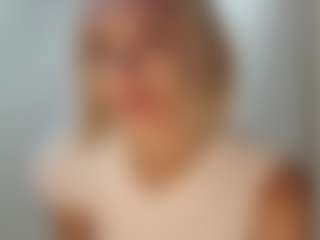 Live cam show with TeressaEstabrooks - Granny Blonde Hair on fapnchat