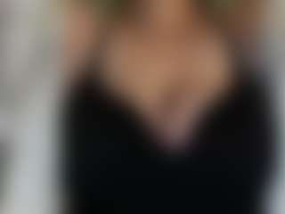 Live cam show with WetLuna1 - Smoking on Milfs Live