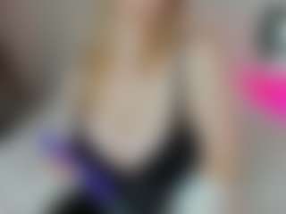 Live cam show with WetLuna1 - Moaning on Milfs Live