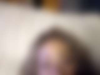 Live cam show with LushDiamonds - Shaved Pussy Curvy on Camming Site