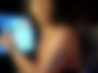 Live cam show with LushDiamonds - Bedroom on CamClone