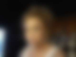 LushDiamonds MILF webcam performer live streaming