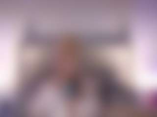 Live cam show with Gwen Taylor - Shaved on CamSodaAdn