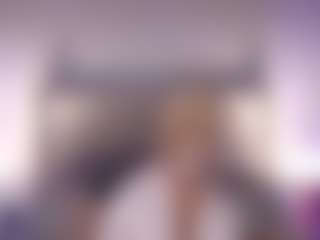 Live cam show with Gwen Taylor - Blonde Hair on xDating