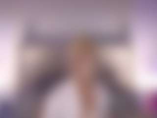 Live cam show with Gwen Taylor - Shaved on PervPlay.com