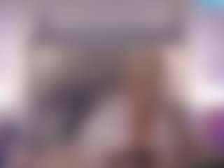 Live cam show with Gwen Taylor - Blonde Hair on xDating