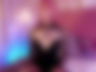 Live cam show with DaphneVelmont - Smoking on eurowanks.com
