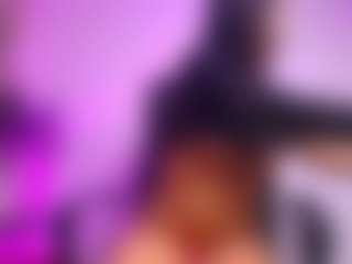 luucy-18's Live Sex Cam Show