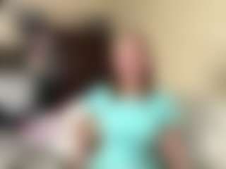 Live cam show with AlbaGlew - Public Black on eurowanks.com