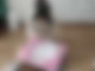 Live cam show with EffieBinn - Schoolgirl on SpankPalCams