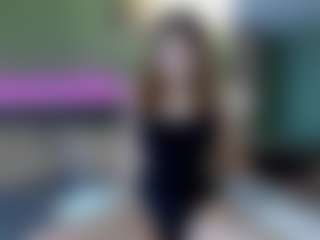 Live cam show with Elyra-Zyra - Teen (18+) on LiveSexCams6