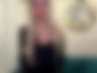 Live cam show with Lissa - Upskirt on livesuperchat.net