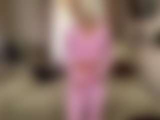 Live cam show with NicolleCliche - Beauty on UwU Esports