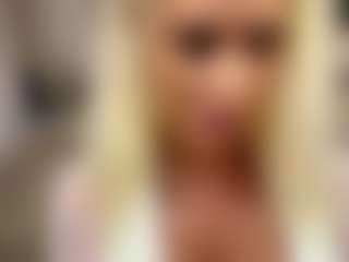 Live cam show with NicolleCliche - New Lovense on Milfs Live
