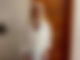 Live cam show with NicolleCliche - Shaved Pussy on Camsoda