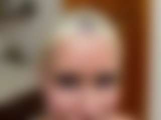 Live cam show with NicolleCliche - Ass Bouncing on Dare Cams