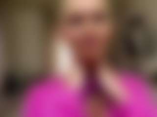 Live cam show with NicolleCliche - Oil on 1on1-livenow