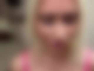 Live cam show with NicolleCliche - Green Eyes on StripNow