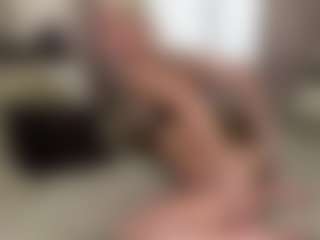 Live cam show with NicolleCliche - Flashing on AdultVida.com