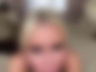 Live cam show with NicolleCliche - Flashing on xfollow cams